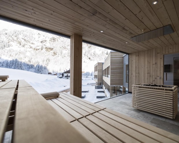 Die Finnische Sauna im Adults Only Wellnessbereich des Familienhotel Feuerstein in Südtirol im Winter