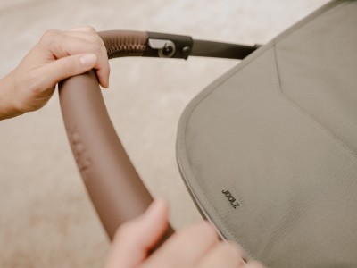 Hands on the handle of the new Joolz stroller.