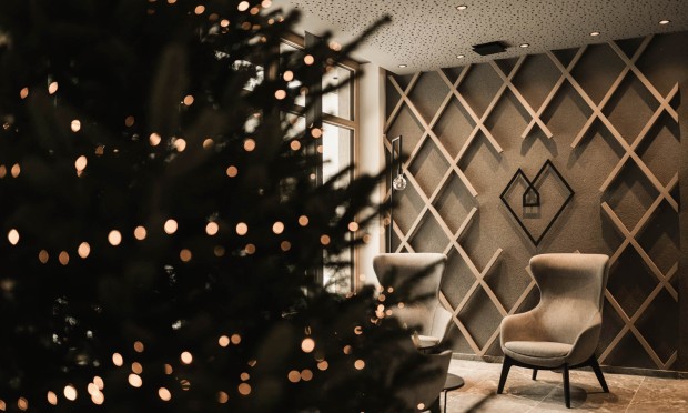 Feuerstein Christmas tree with the Feuerstein heart in the background at the Feuerstein