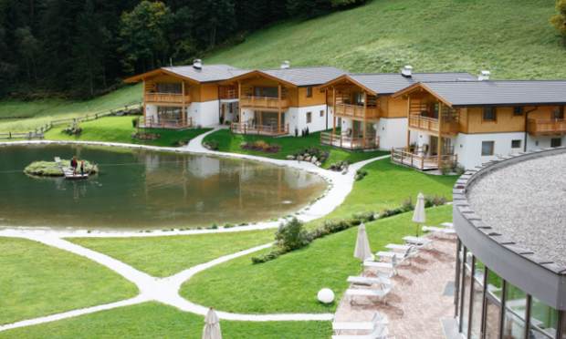 Expansion of the hotel grounds with chalets