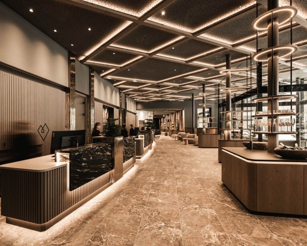 Foto della reception da una prospettiva laterale