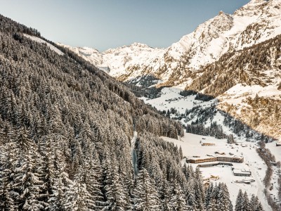 A panoramic photo of the mountains in Pflersch, which can also be seen from the Feuerstein Hotel, is on display