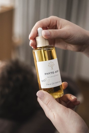 Prodotti Phyto Art nelle mani di un dipendente della SPA