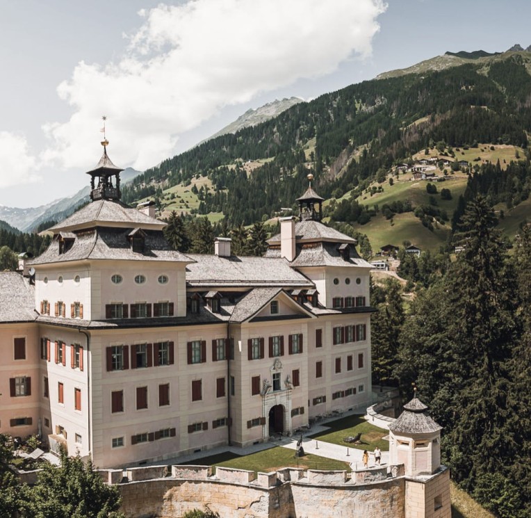 Il castello Wolfsthurn vicino al Familienhotel Feuerstein in Alto Adige