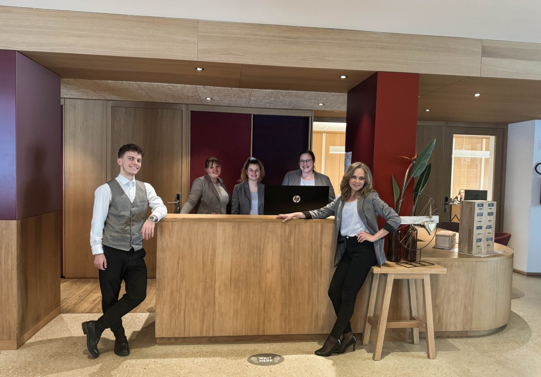 Team della reception alla reception