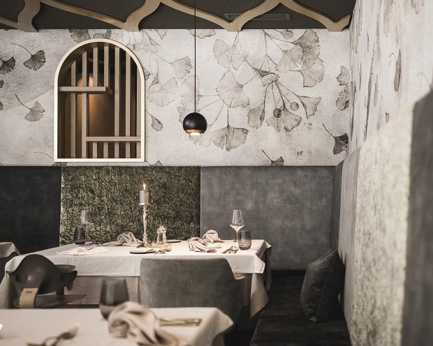 Cena nel ristorante del Family Hotel Feuerstein in Alto Adige