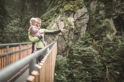 Father & daughter on bridge in Gilfenklamm