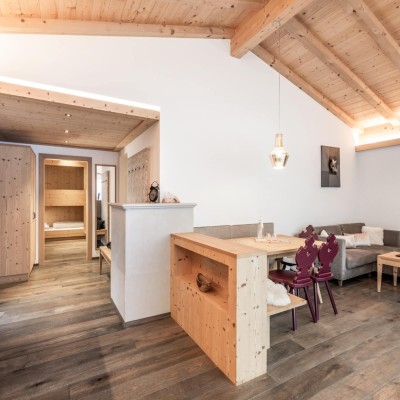 Chalet con tavolino e piccola cucina