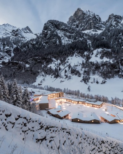 L'Hotel Feuerstein innevato in inverno