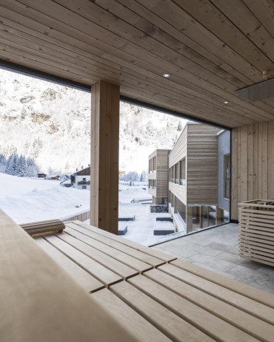 Area di lavaggio con vista sull'esterno