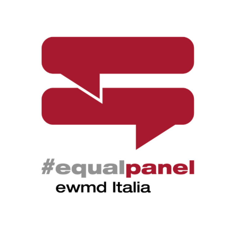 Logo #equalpanel ewm Italia con due fumetti neri sovrapposti