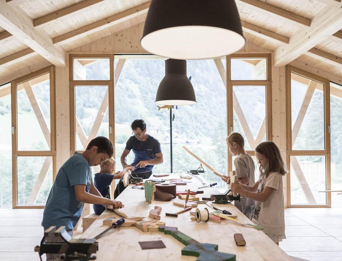 Children and supervisors in the wood workshop