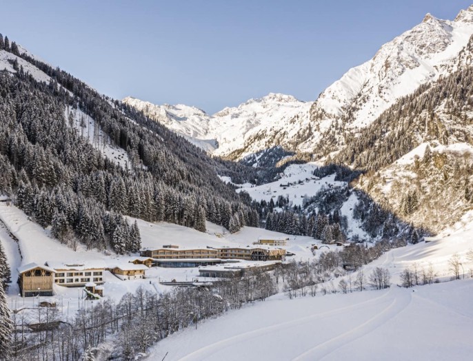 Hotel Feuerstein alla fine della valle innevata di Fleres