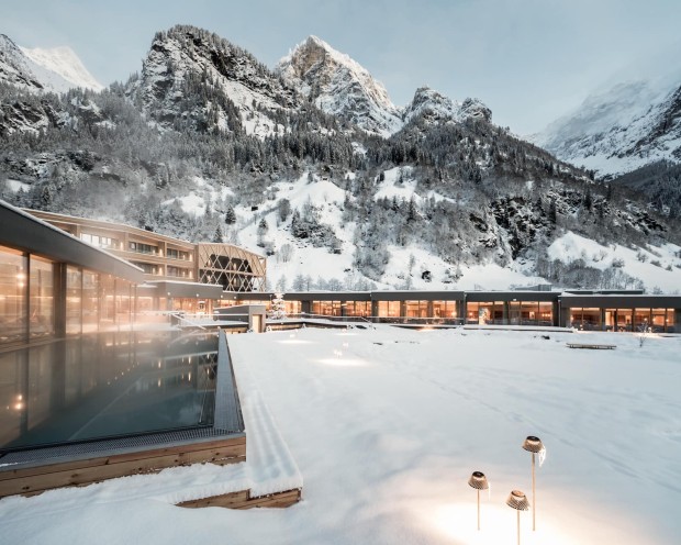 The outdoor infinity pool with impressive mountain views at the family spa hotel Feuerstein in South Tyrol