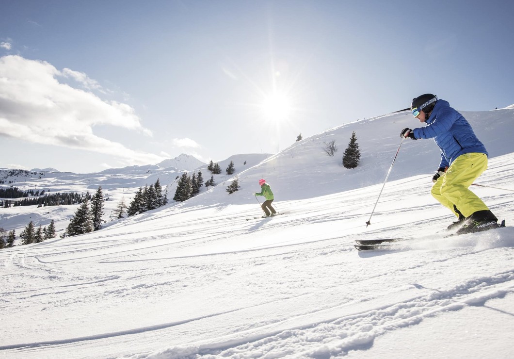 Skiing near the Feuerstein family hotel, the ideal place for a family holiday in the mountains