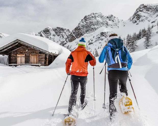 Snowshoeing near the Feuerstein family hotel, the ideal place for a family holiday in the mountains