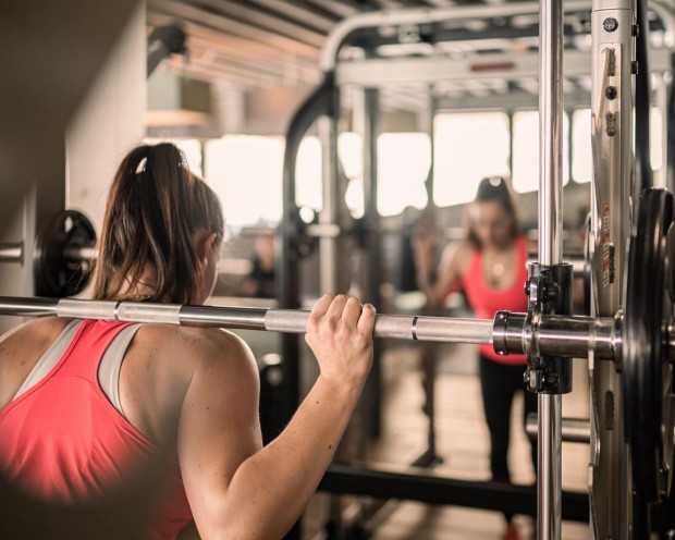 Sport nella palestra perfettamente attrezzata dello Yoga Hotel Feuestein in Alto Adige
