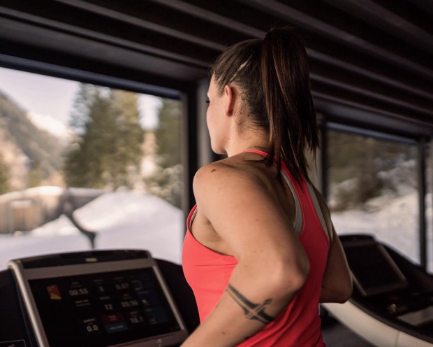 Correre nella sala fitness dello Yoga Hotel Feuerstein in Alto Adige