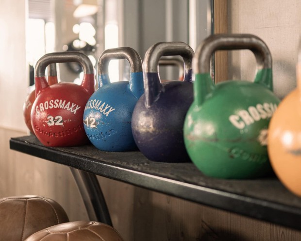 Uno sguardo alla palestra perfettamente attrezzata dello Yoga Hotel Feuerstein in Alto Adige